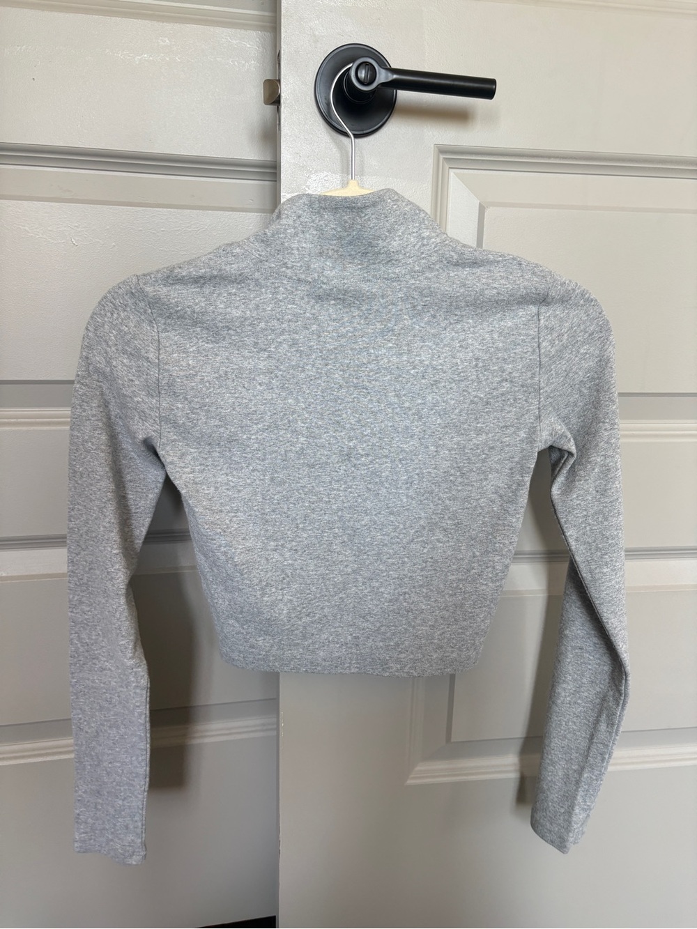 Two Aritzia Cropped Half-Zip Tops in Gray and Black - Picture 4 of 7